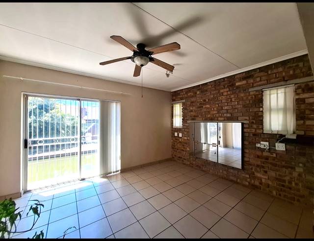 3 BEDROOM HOUSE FOR SALE IN VANDERBIJLPARK SE 6